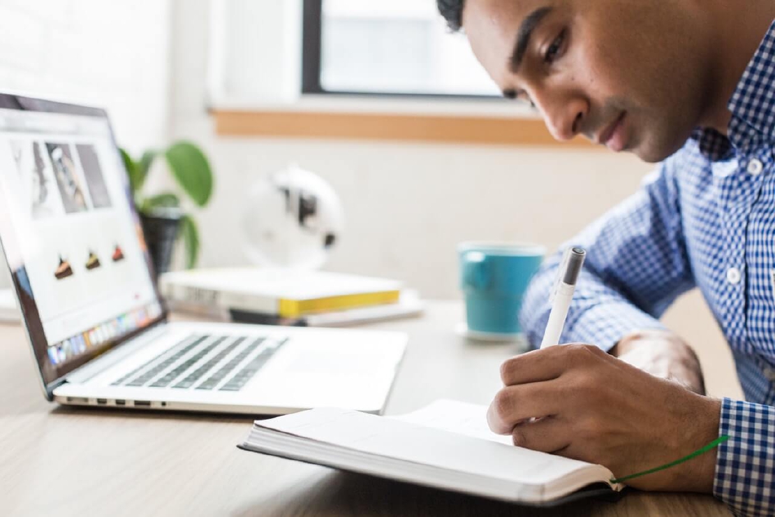 Hva er CRM? En omfattende veiledning til håndtering av kunderelasjoner